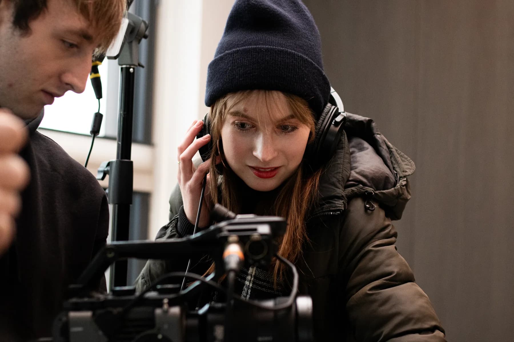 Close-up van actrice en camera tijdens een scene